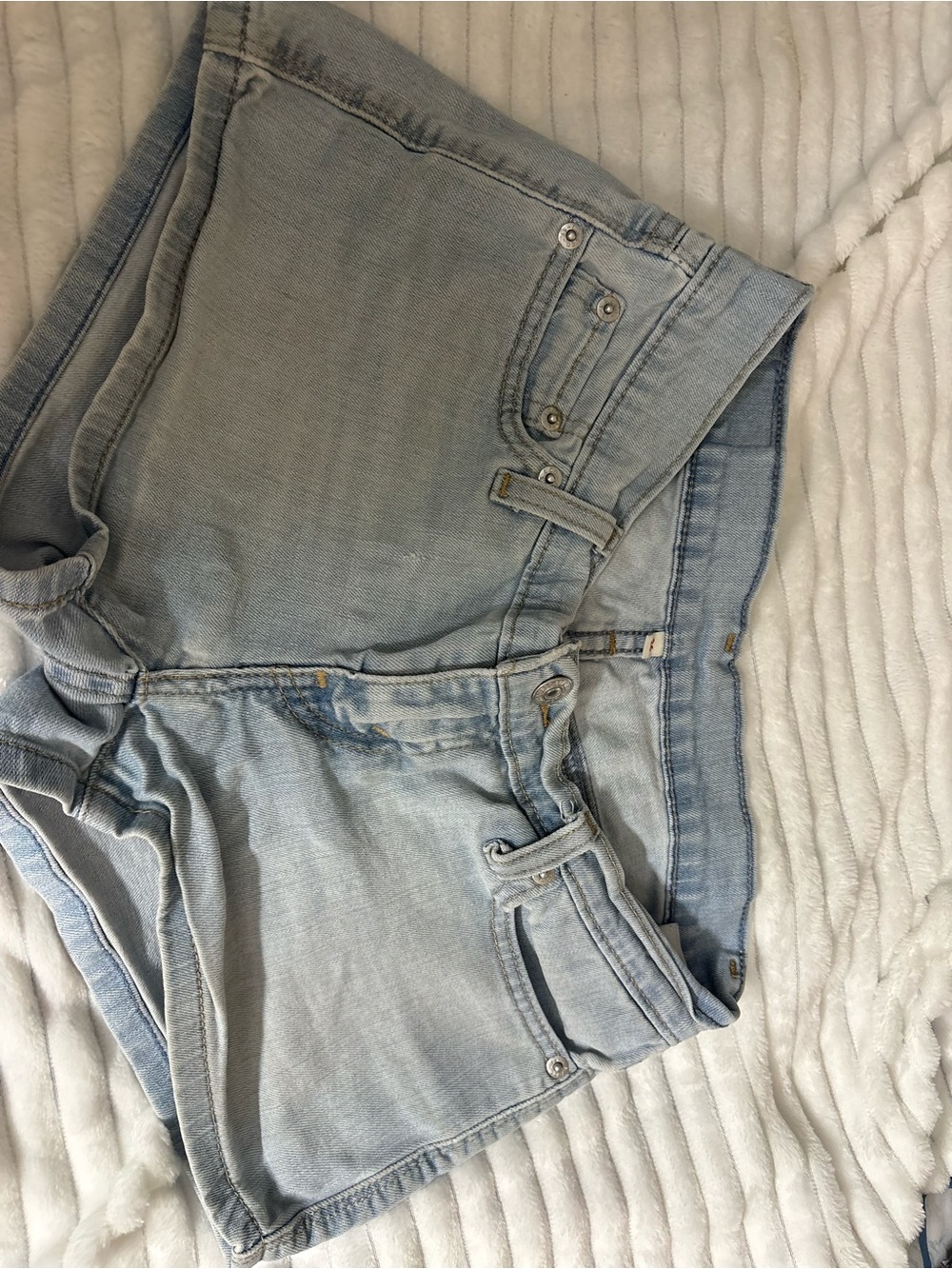 Light Wash Women's Denim Shorts - Casual Summer Staple